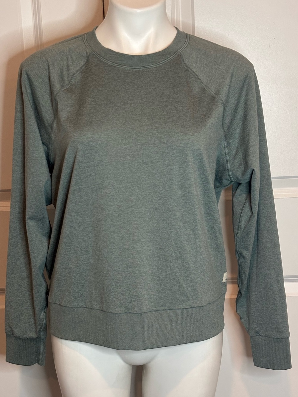 Vuori Halo DreamKnit Long Sleeve Crew Neck Pullover Sage Green M